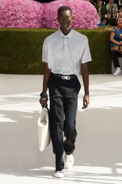 Look 30